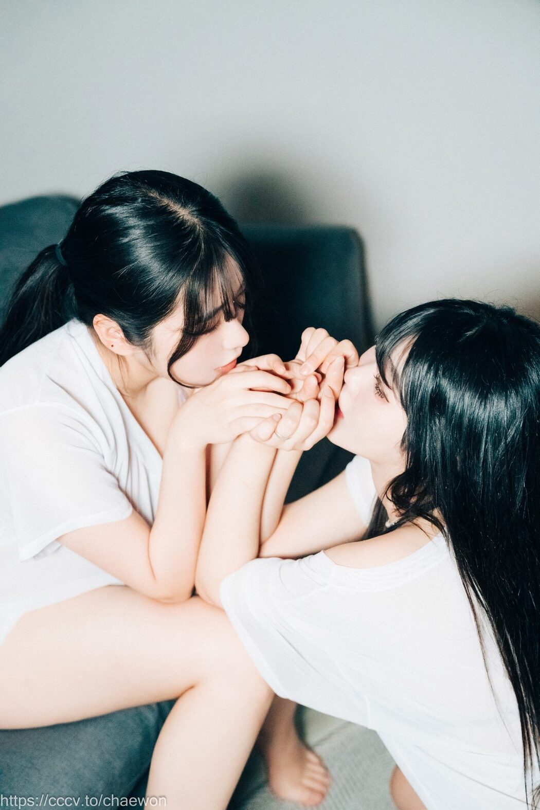 Loozy Zia 지아 x Sonson 손손 – Yuri Girls Love A