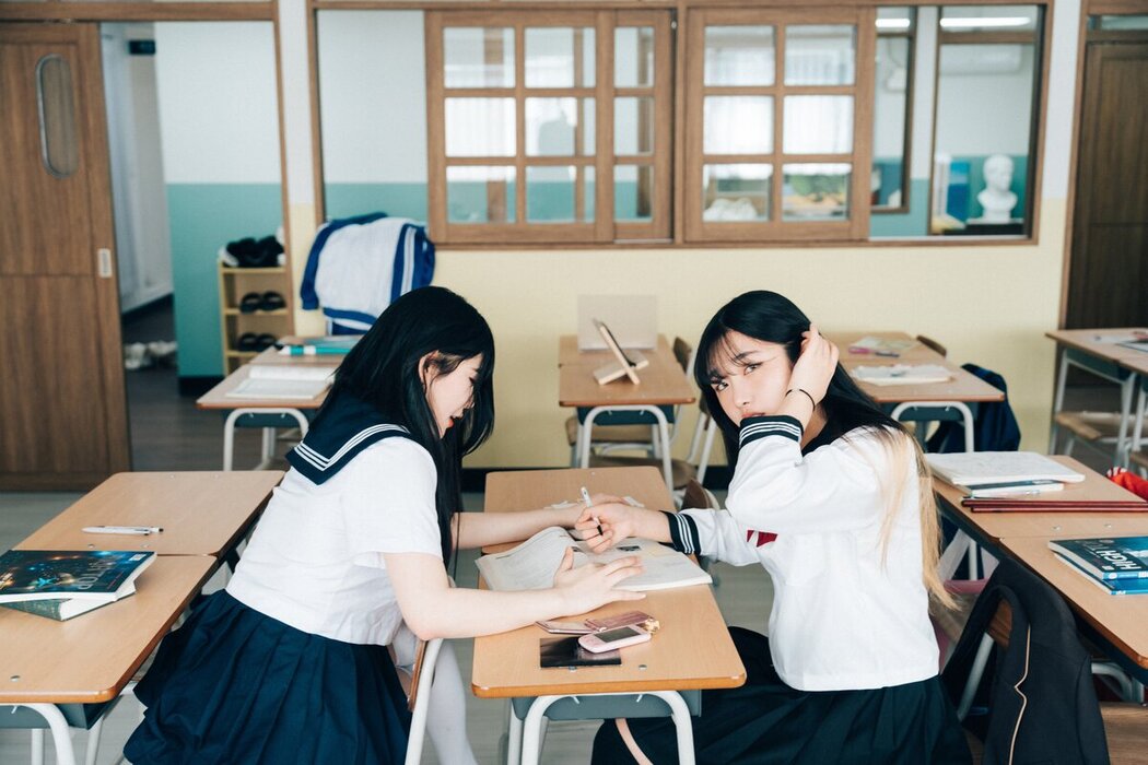 Loozy Zia 지아 x Sonson 손손 – Bitch Academy Hard B