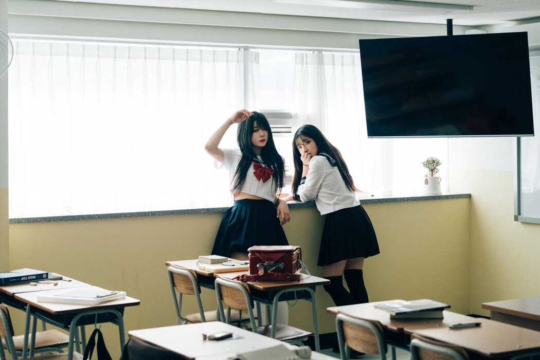 Loozy Zia 지아 x Sonson 손손 – Bitch Academy Hard B