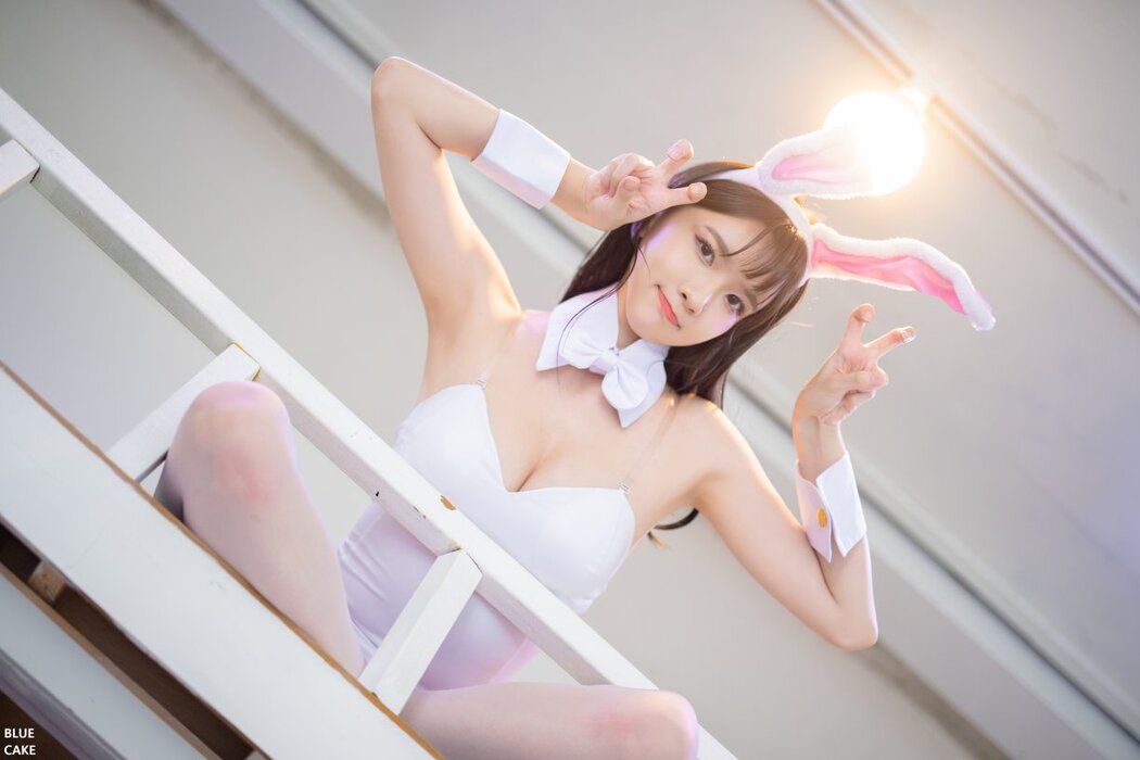 BLUECAKE Ahrin White Black Bunny A