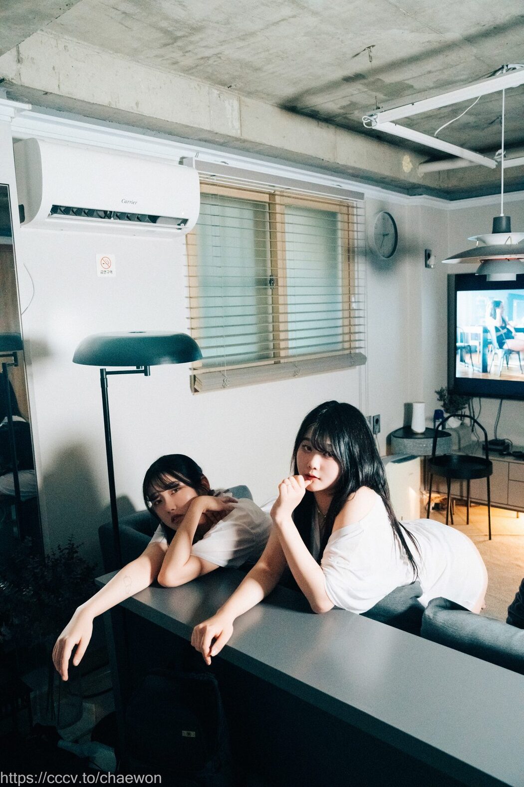Loozy Zia 지아 x Sonson 손손 – Yuri Girls Love B