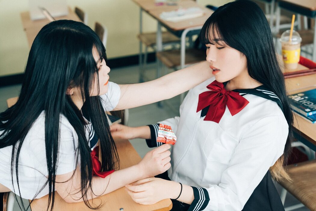 Loozy Zia 지아 x Sonson 손손 – Bitch Academy Hard B