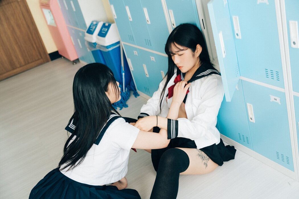 Loozy Zia 지아 x Sonson 손손 – Bitch Academy Hard B