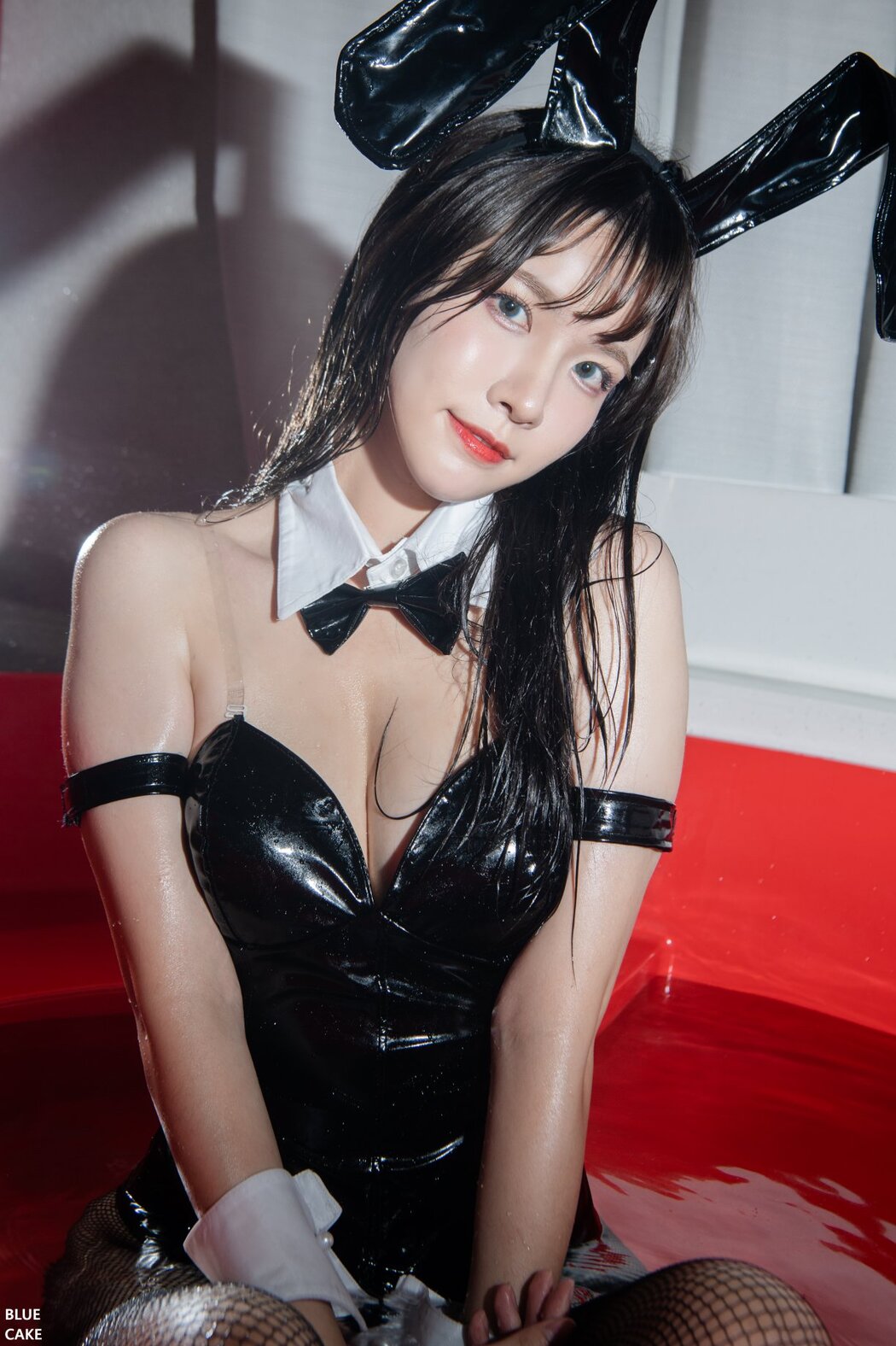 BLUECAKE Ahrin White Black Bunny B