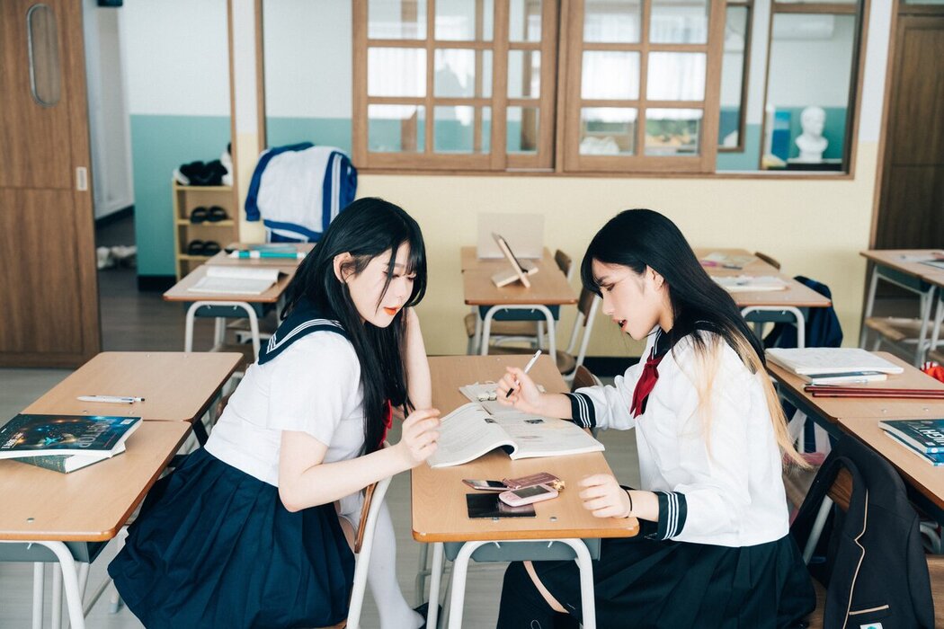 Loozy Zia 지아 x Sonson 손손 – Bitch Academy Hard B