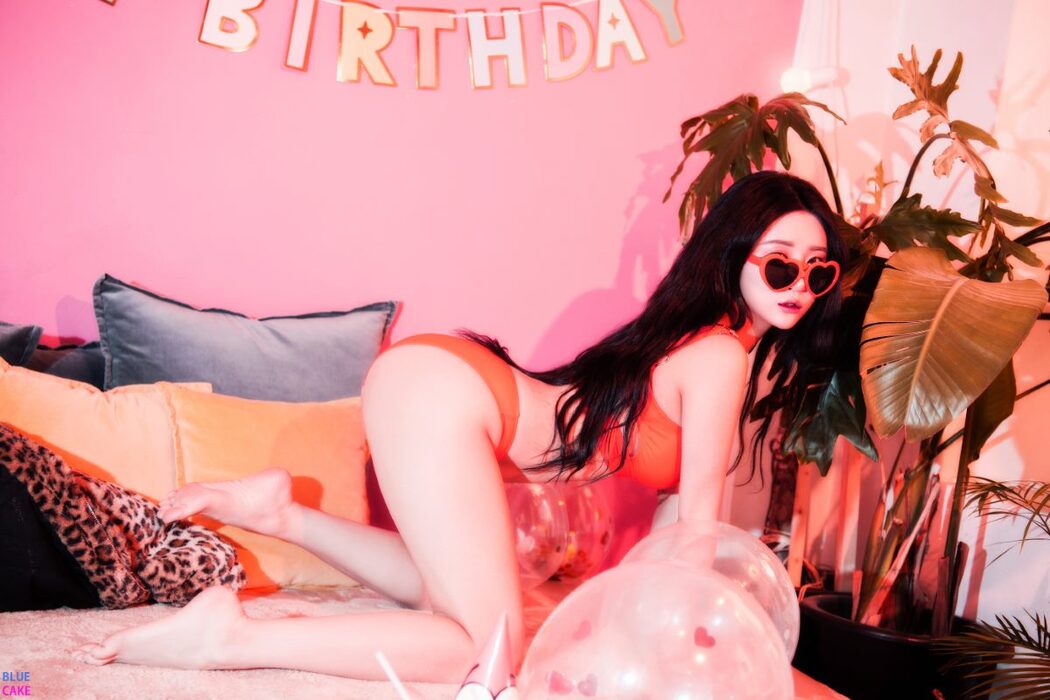 BLUECAKE Bomi 보미 Happy Bomiday