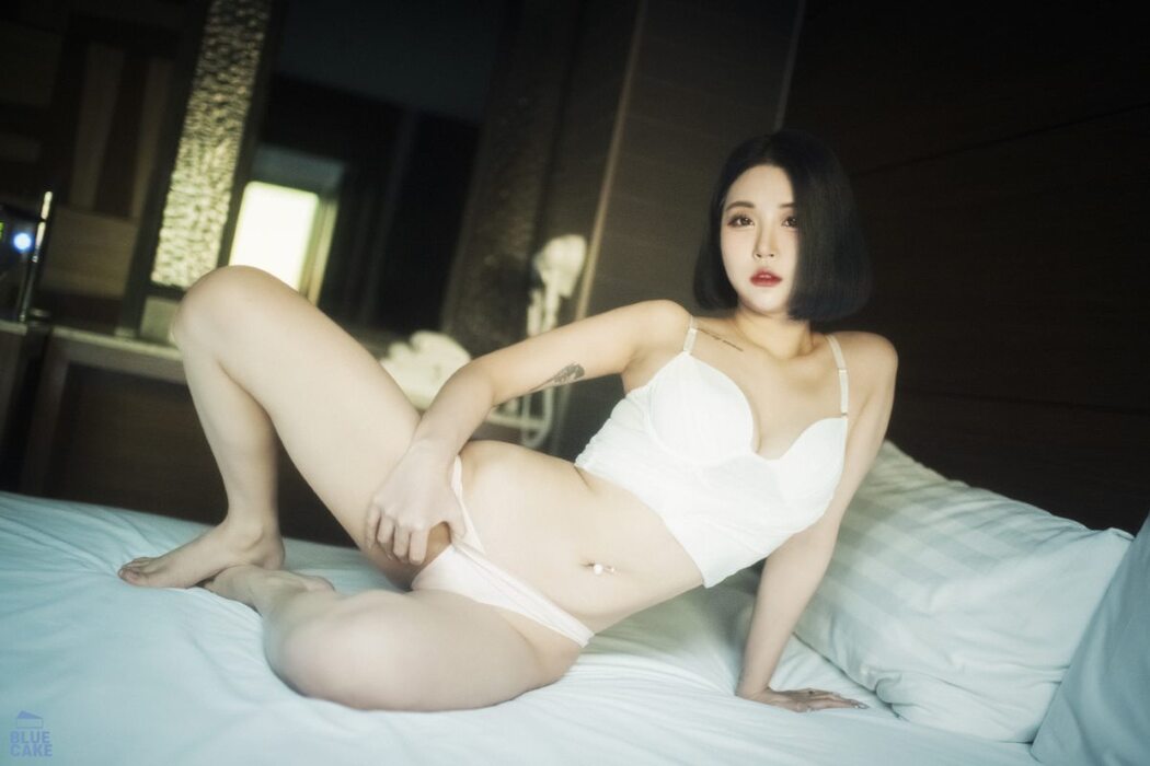 BlueCake Bomi 보미 – SECRET