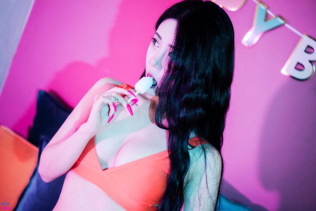 BLUECAKE Bomi 보미 Happy Bomiday