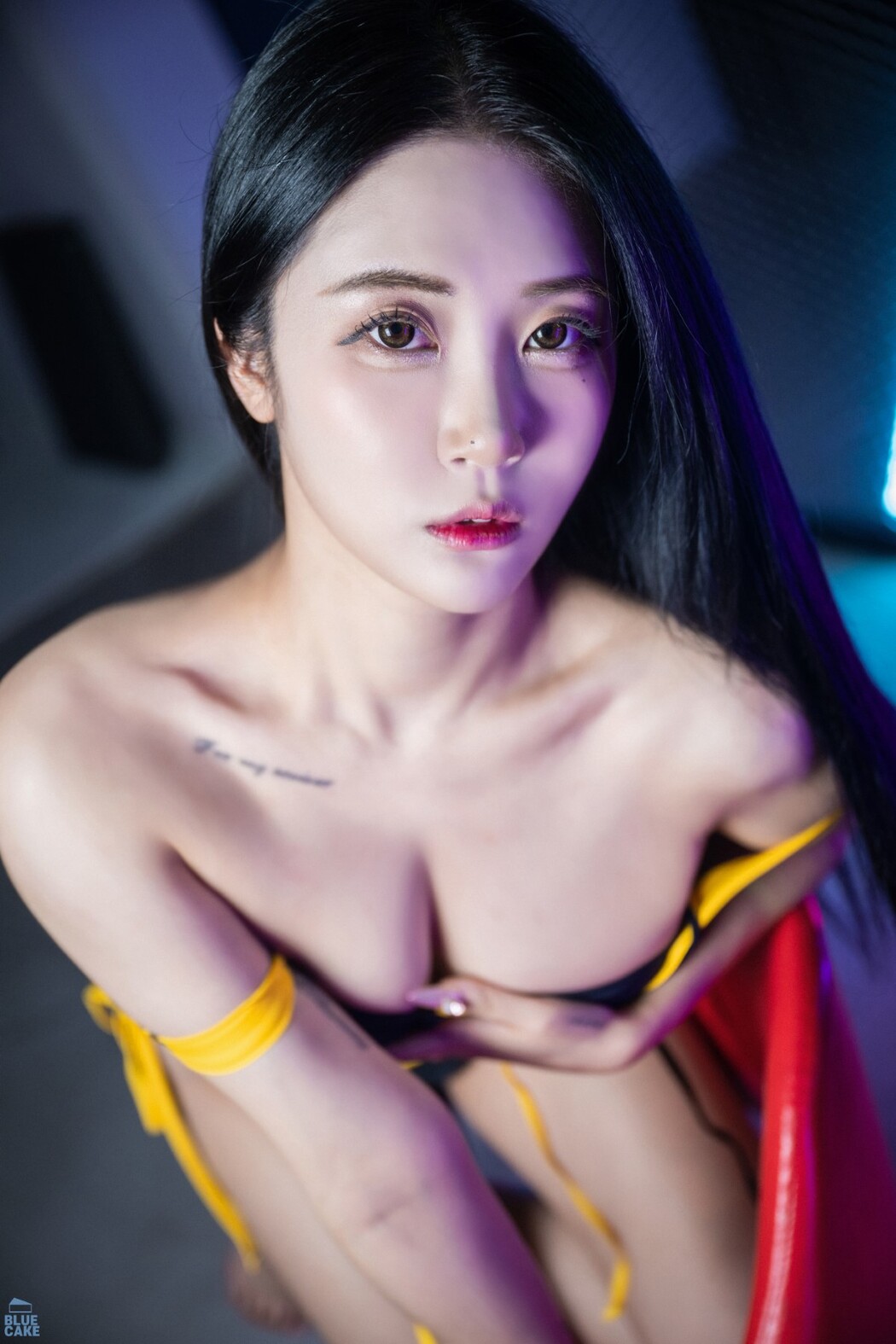 BlueCake Bomi 보미 – Black And Yellow RED Ver A