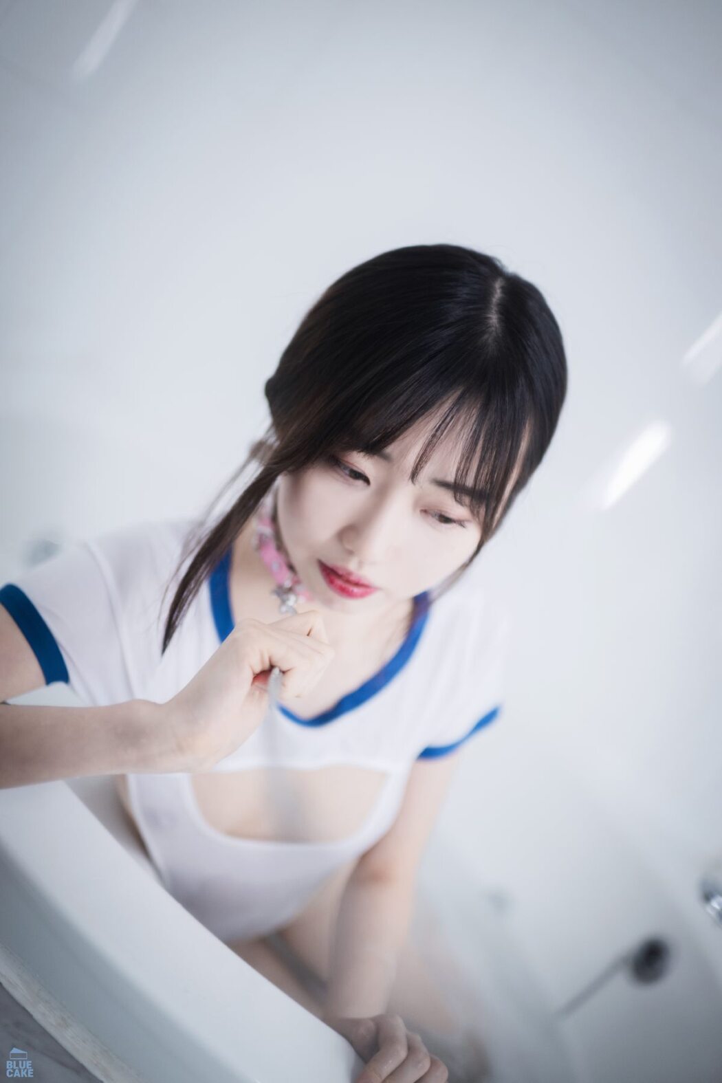 BlueCake Kim Ji-won 김지원 – White One RED.Ver