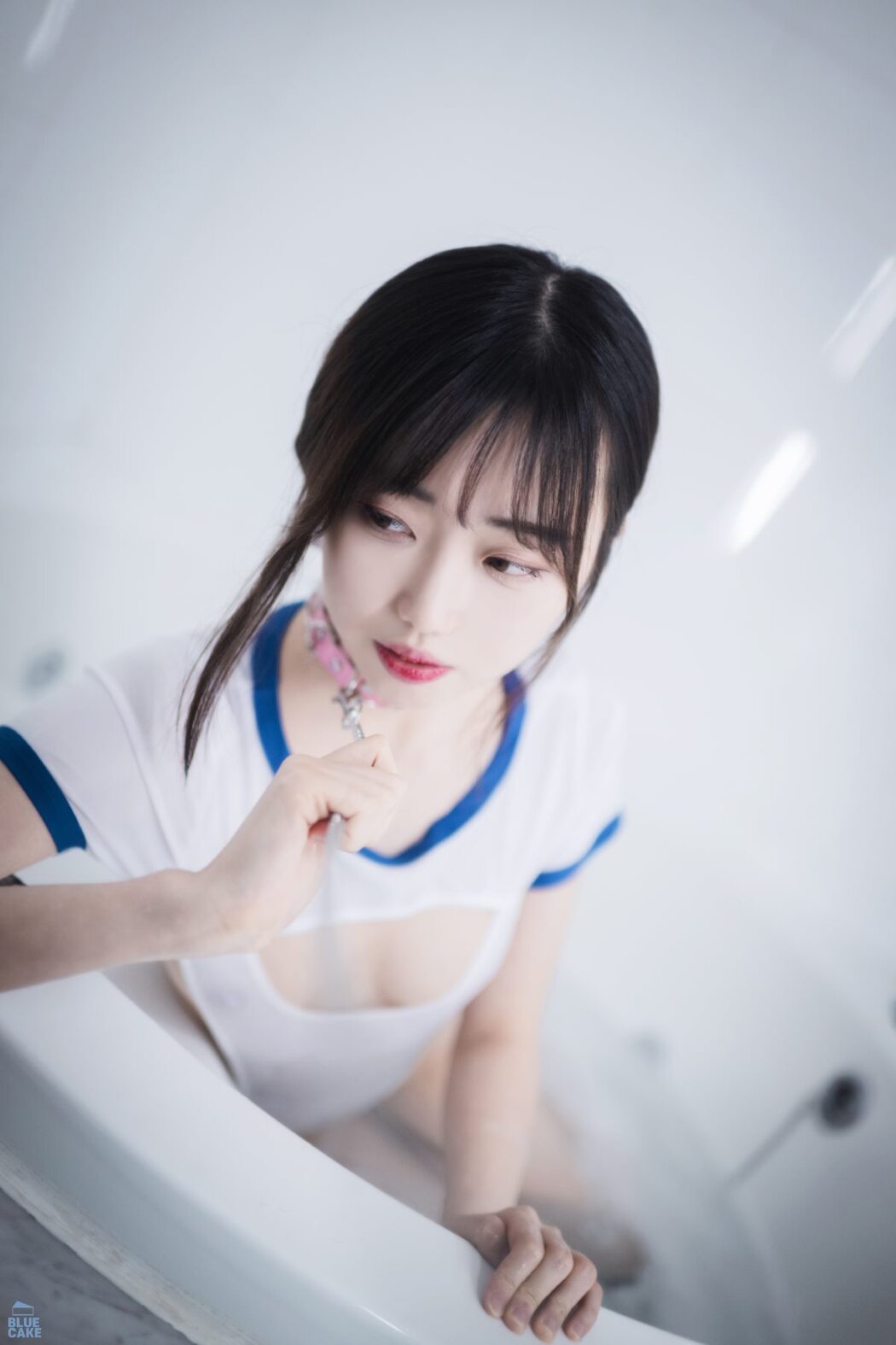 BlueCake Kim Ji-won 김지원 – White One RED.Ver