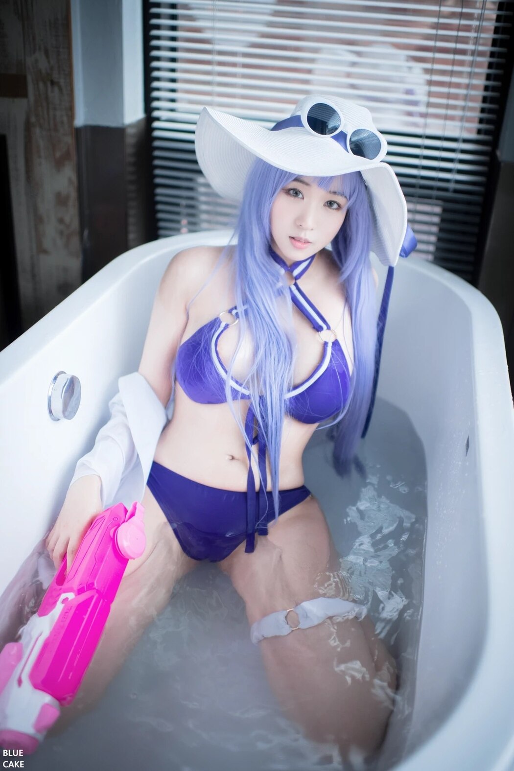 BlueCake Nono – Pool Party Caitlyn