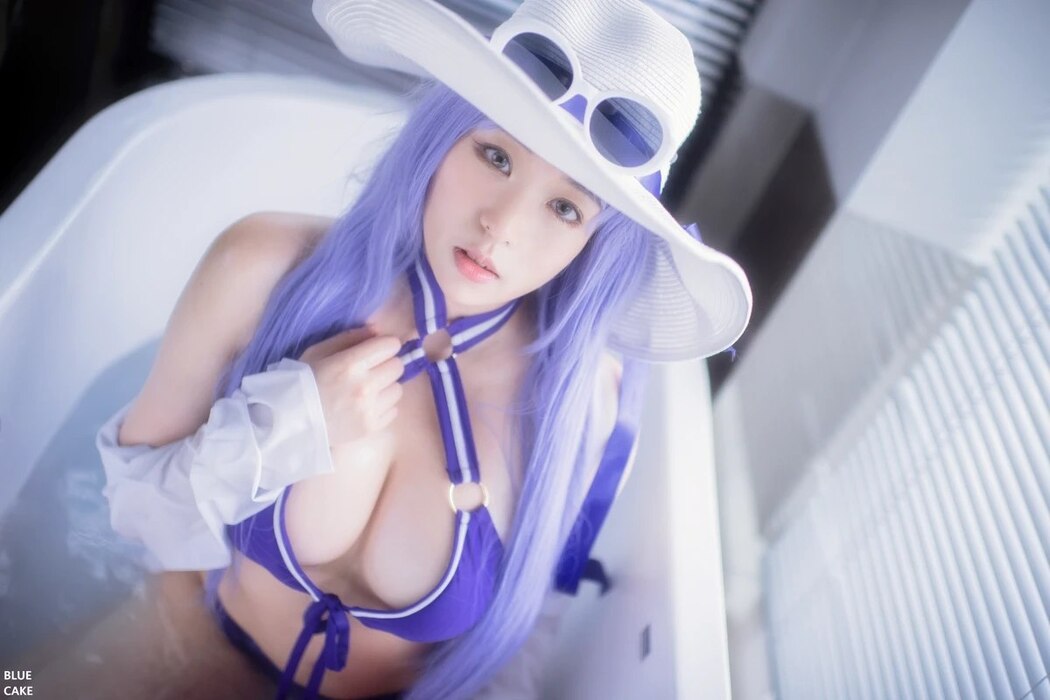 BlueCake Nono – Pool Party Caitlyn