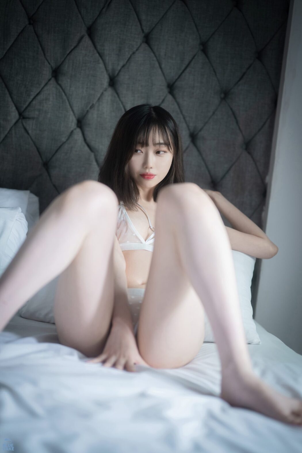 BlueCake Kim Ji-won 김지원 – White One RED.Ver