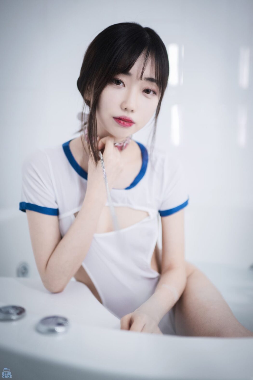 BlueCake Kim Ji-won 김지원 – White One RED.Ver