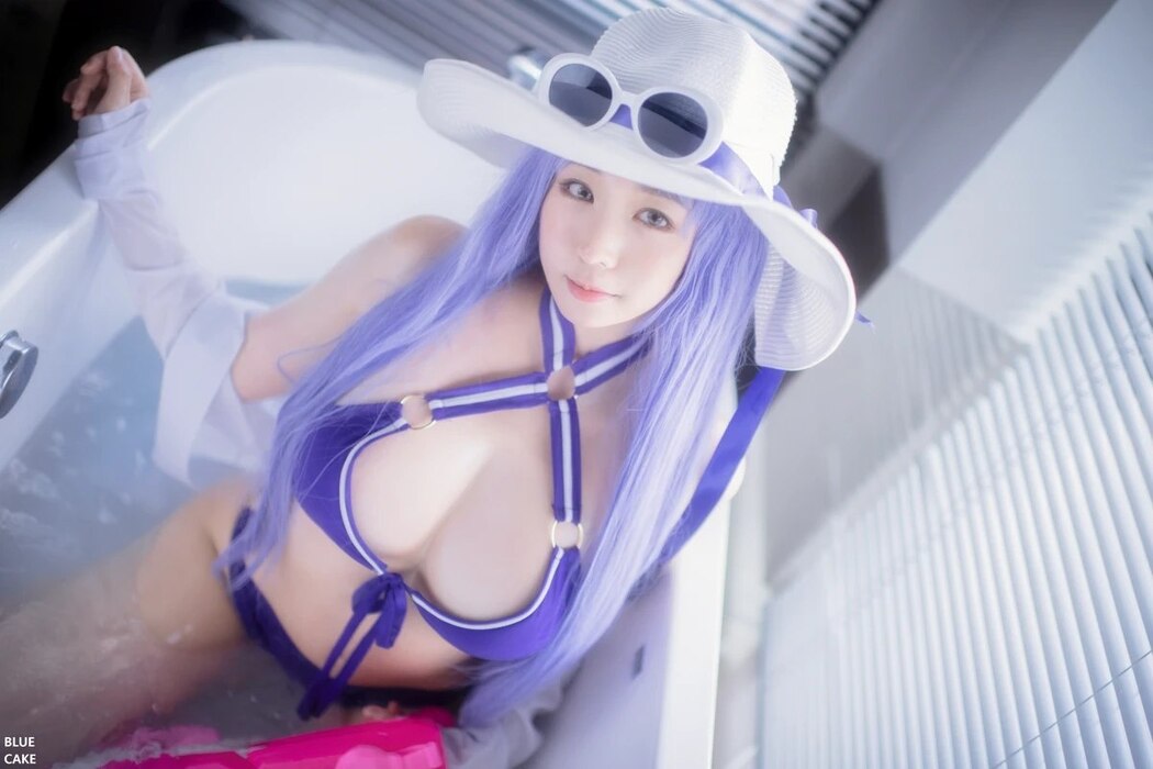 BlueCake Nono – Pool Party Caitlyn