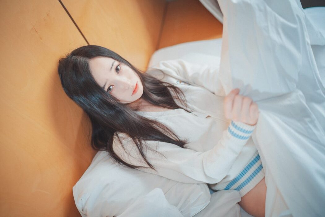 DJAWA Bambi 밤비 Homebody Girl