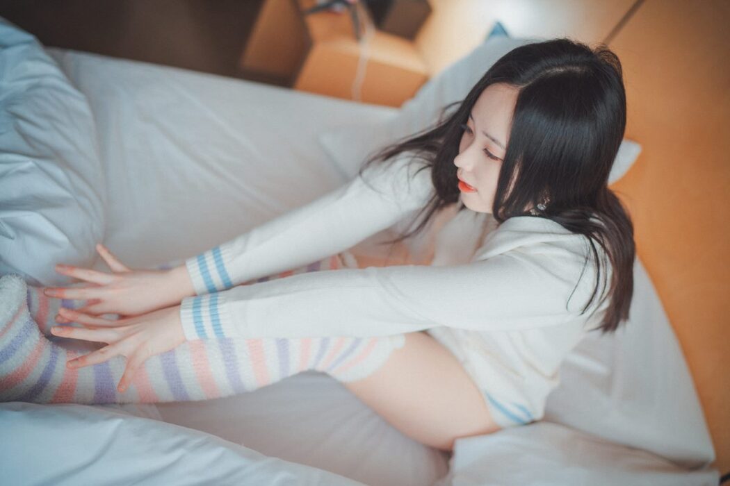 DJAWA Bambi 밤비 Homebody Girl