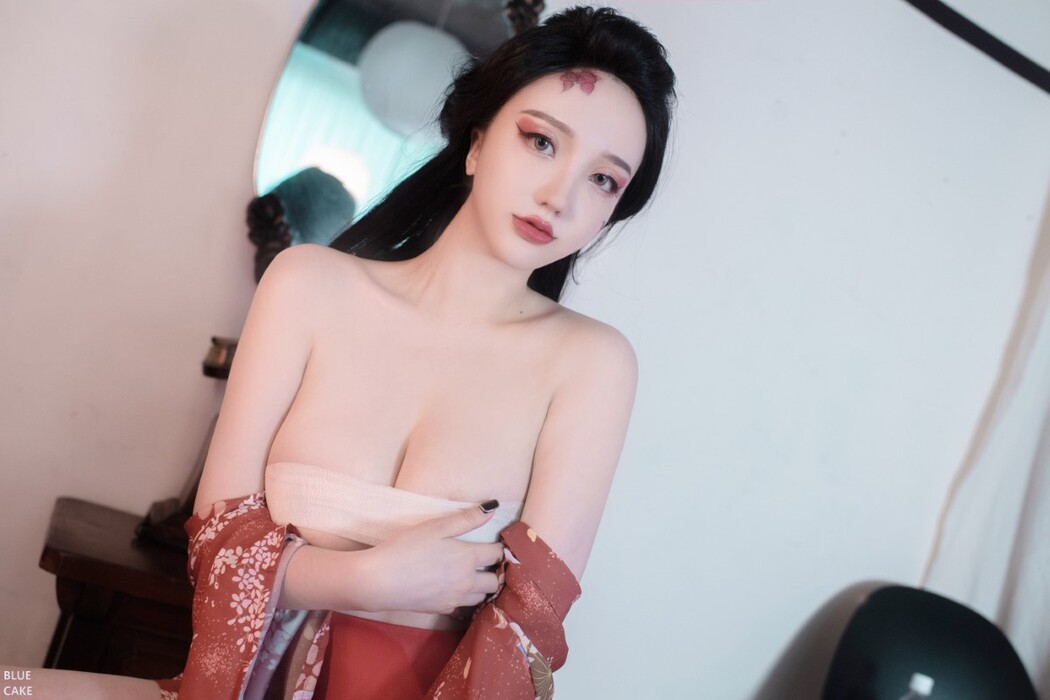 BlueCake Son Ye-Eun 손예은 – Red Oni
