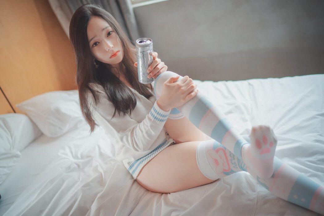 DJAWA Bambi 밤비 Homebody Girl