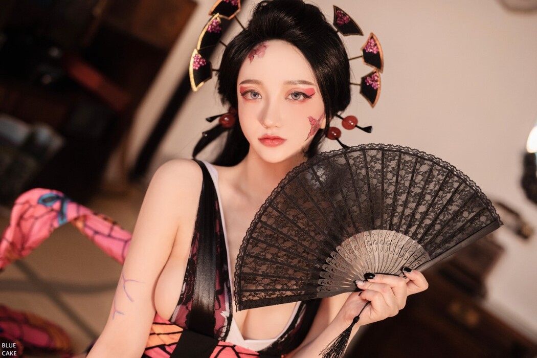 BlueCake Son Ye-Eun 손예은 – Red Oni