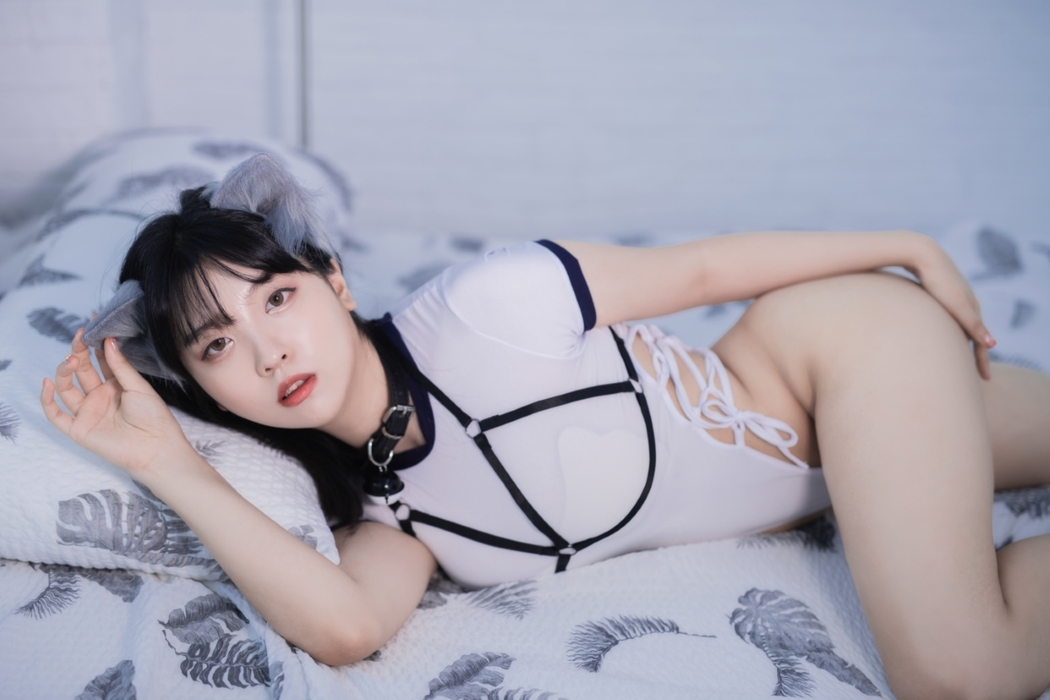 BLUECAKE Song Hana 송하나 – Strange Cat