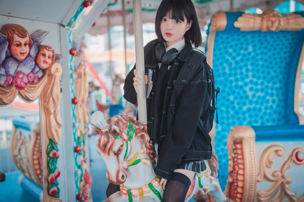 DJAWA Jeong Jenny 정제니 – Theme Park Girl A