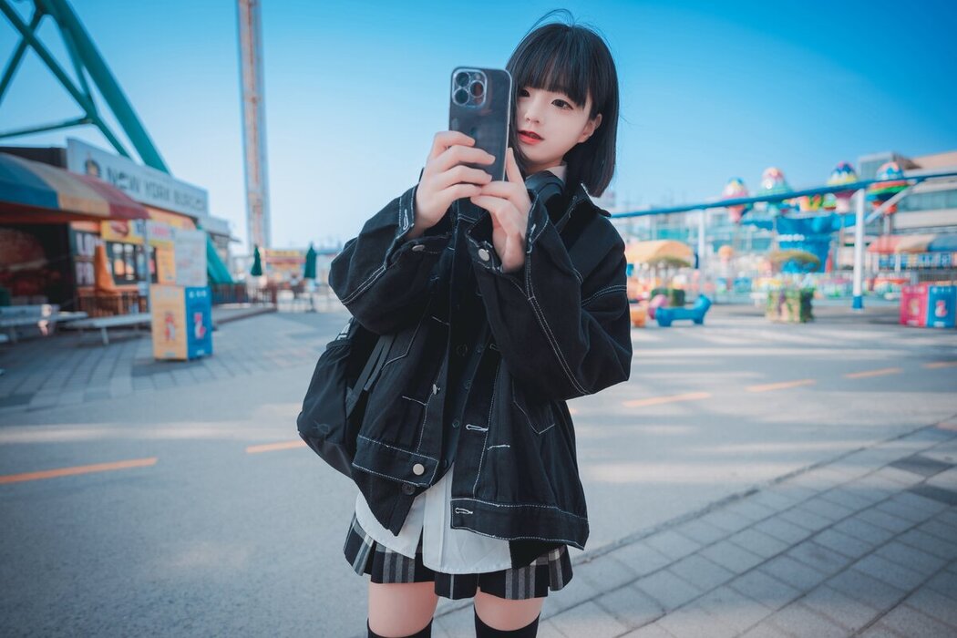 DJAWA Jeong Jenny 정제니 – Theme Park Girl A
