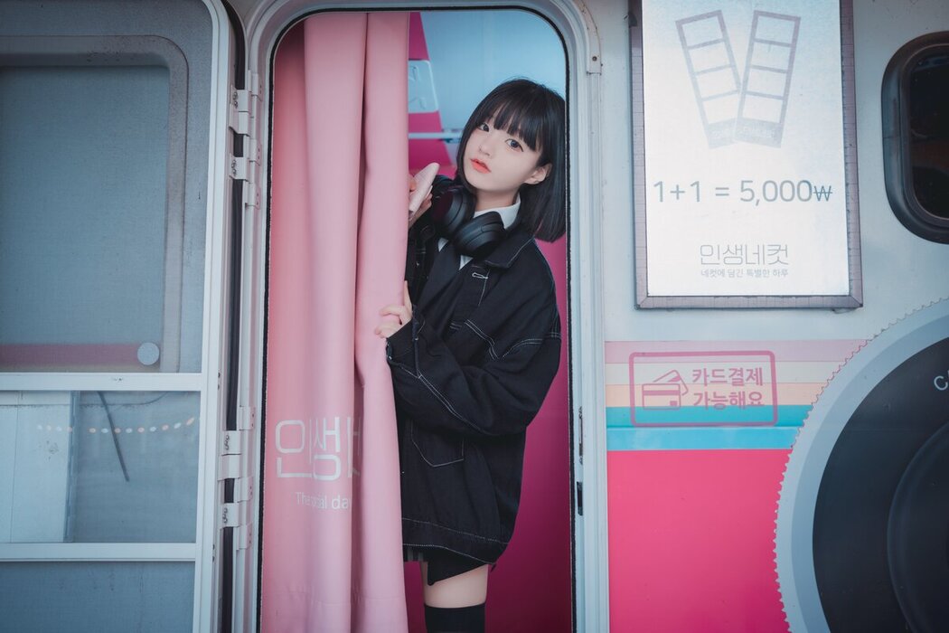 DJAWA Jeong Jenny 정제니 – Theme Park Girl B