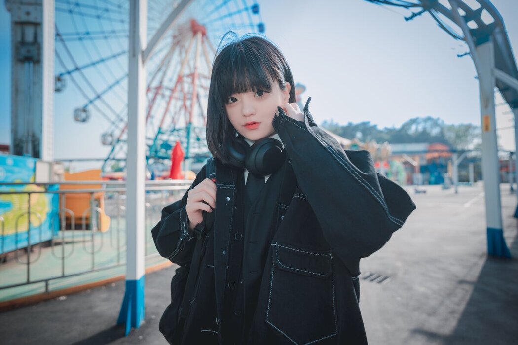DJAWA Jeong Jenny 정제니 – Theme Park Girl A