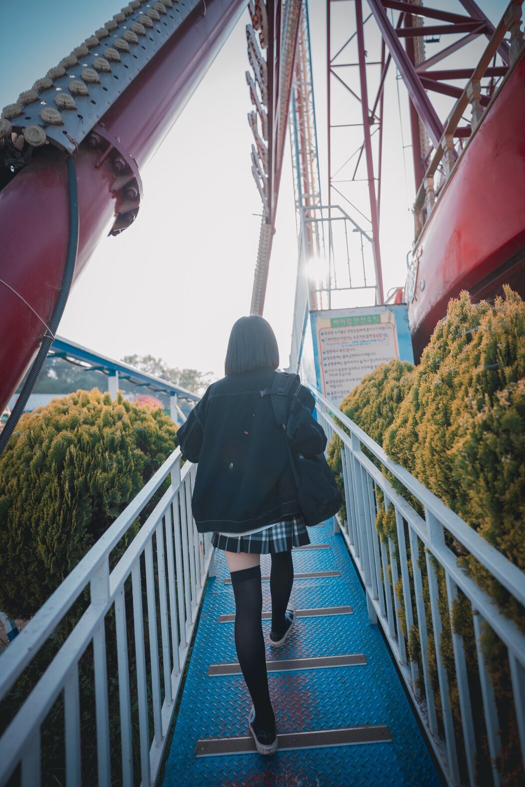 DJAWA Jeong Jenny 정제니 – Theme Park Girl B