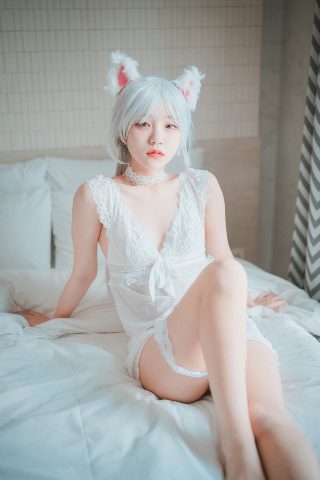 DJAWA Jeong Jenny 정제니 – Schwarz Uund Wei Katzenmadchen