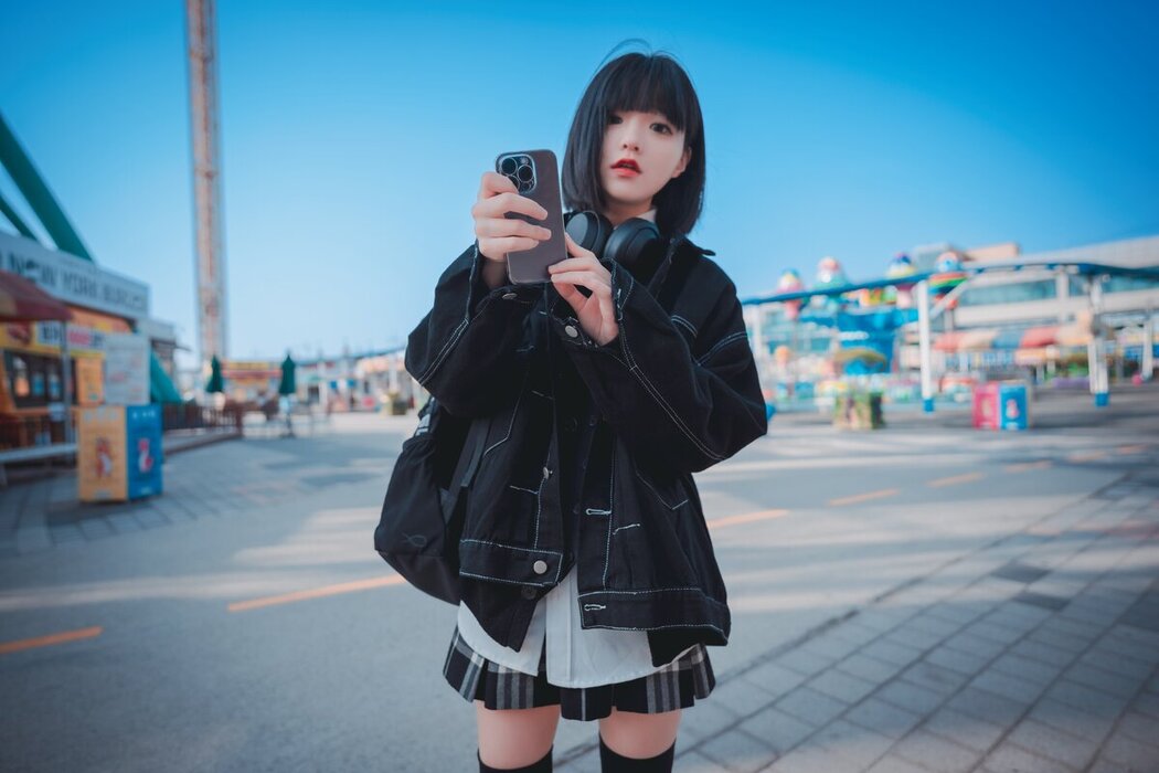 DJAWA Jeong Jenny 정제니 – Theme Park Girl A