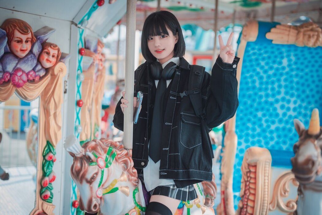 DJAWA Jeong Jenny 정제니 – Theme Park Girl A