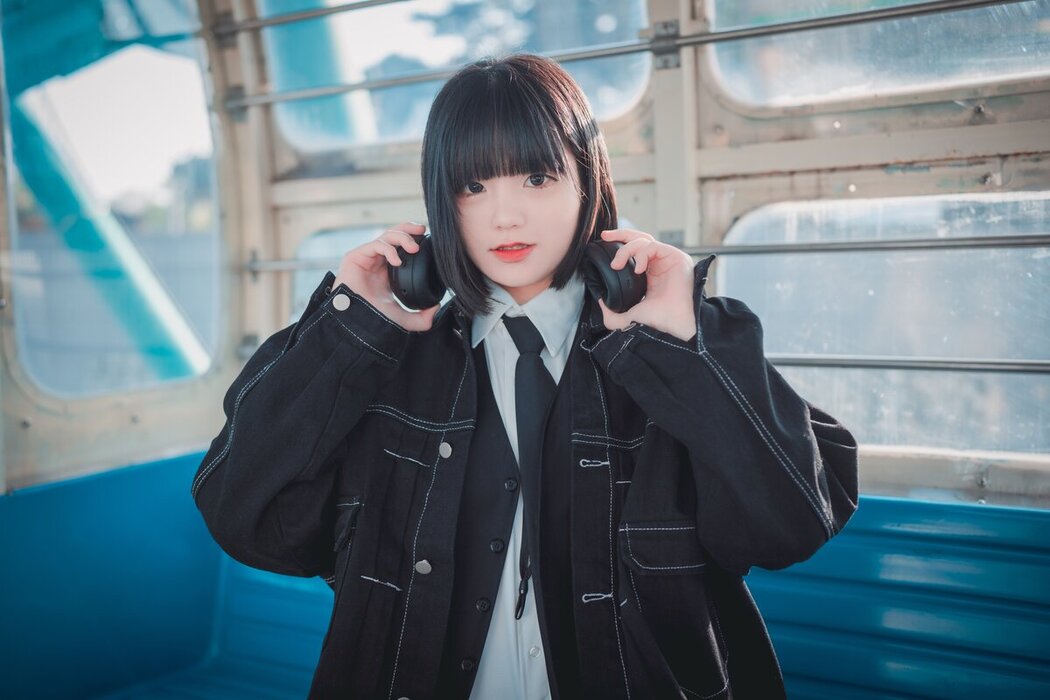 DJAWA Jeong Jenny 정제니 – Theme Park Girl B