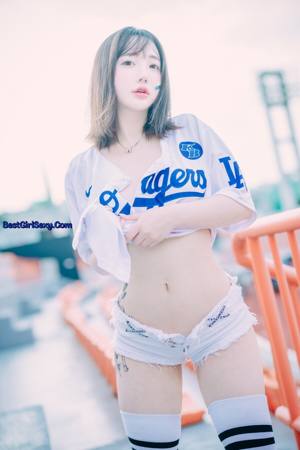 DJAWA Son Ye-Eun 손예은 – Cheer Up In The Summer B