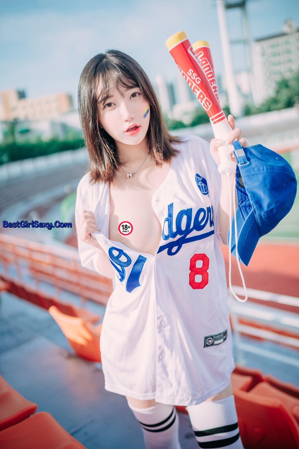 DJAWA Son Ye-Eun 손예은 – Cheer Up In The Summer B