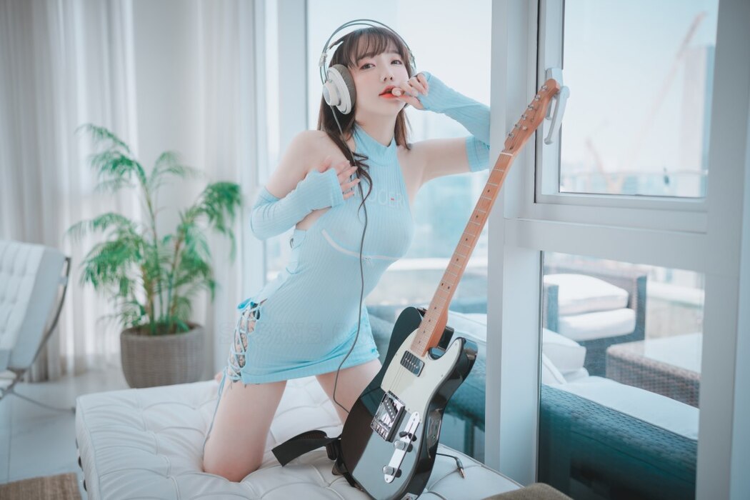 DJAWA Son Ye-Eun 손예은 – Ms. Slowhand