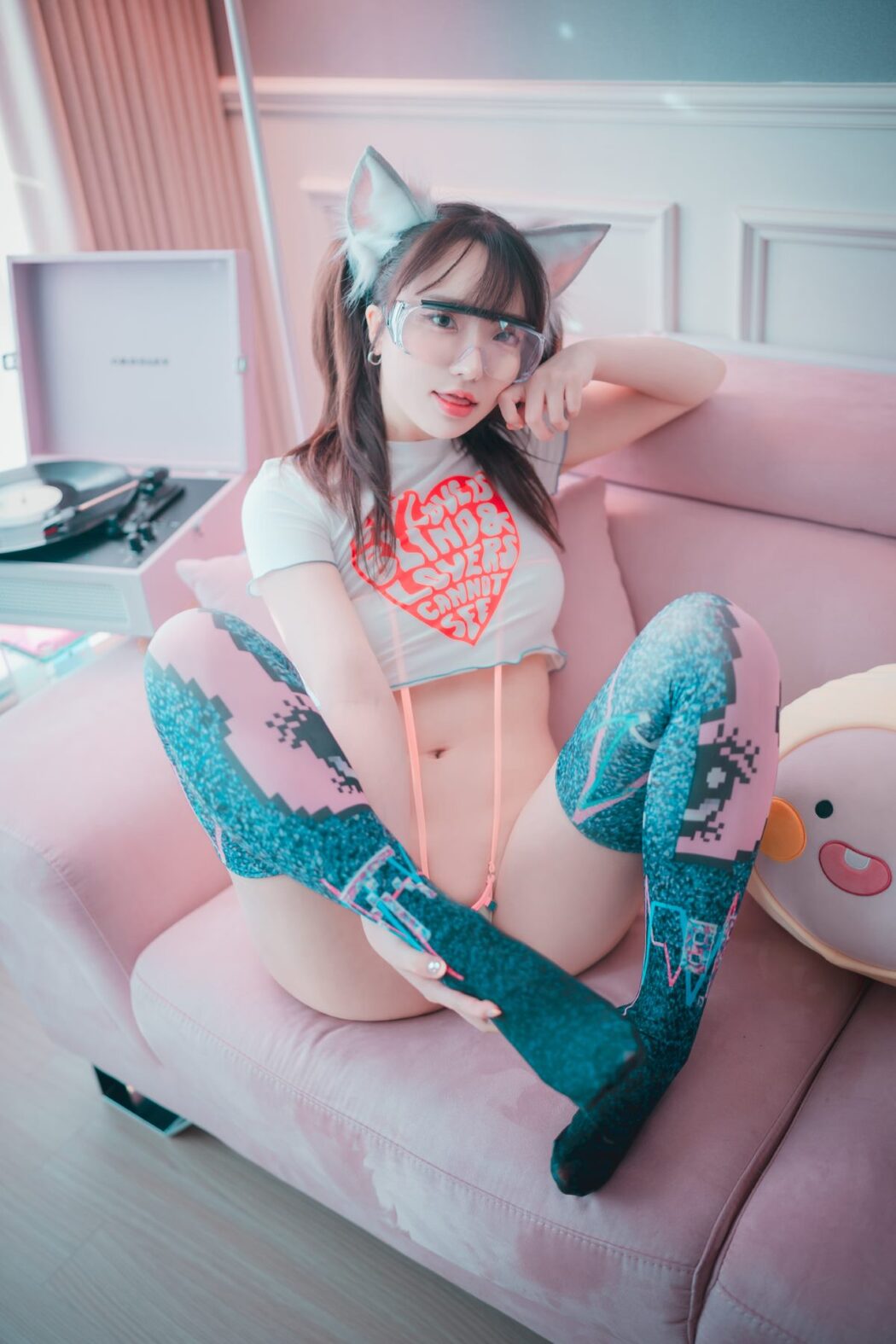DJAWA Son Ye-Eun 손예은 Retro Gaming Girl