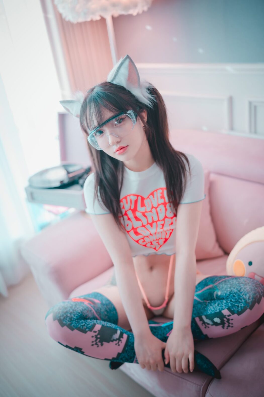 DJAWA Son Ye-Eun 손예은 Retro Gaming Girl