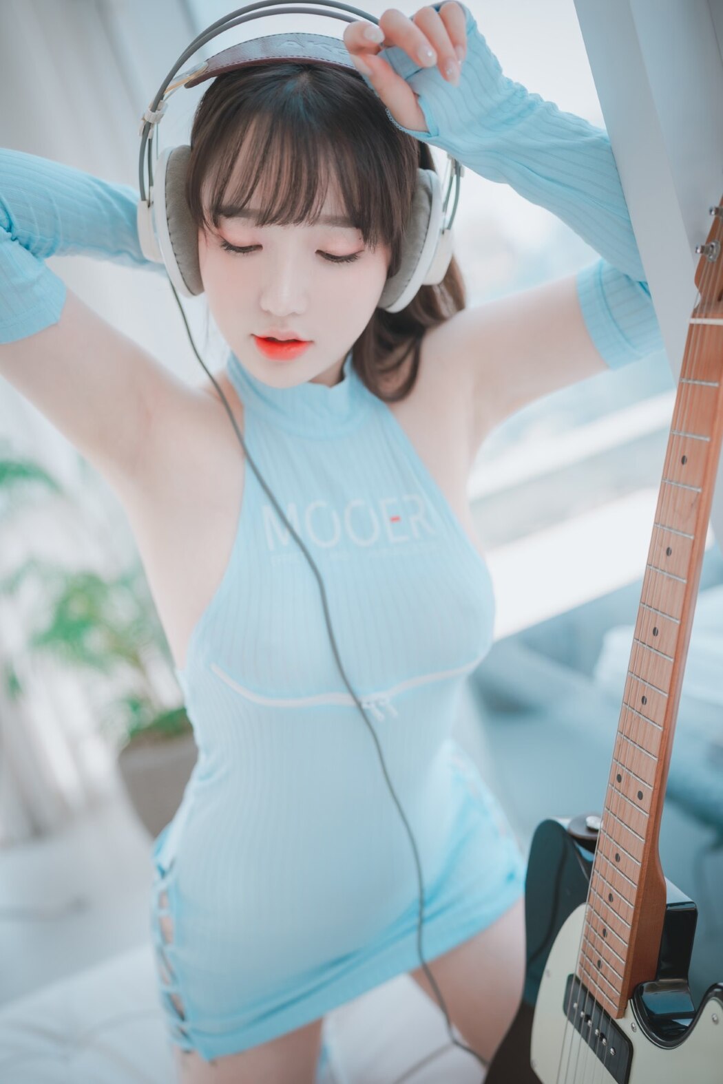 DJAWA Son Ye-Eun 손예은 – Ms. Slowhand