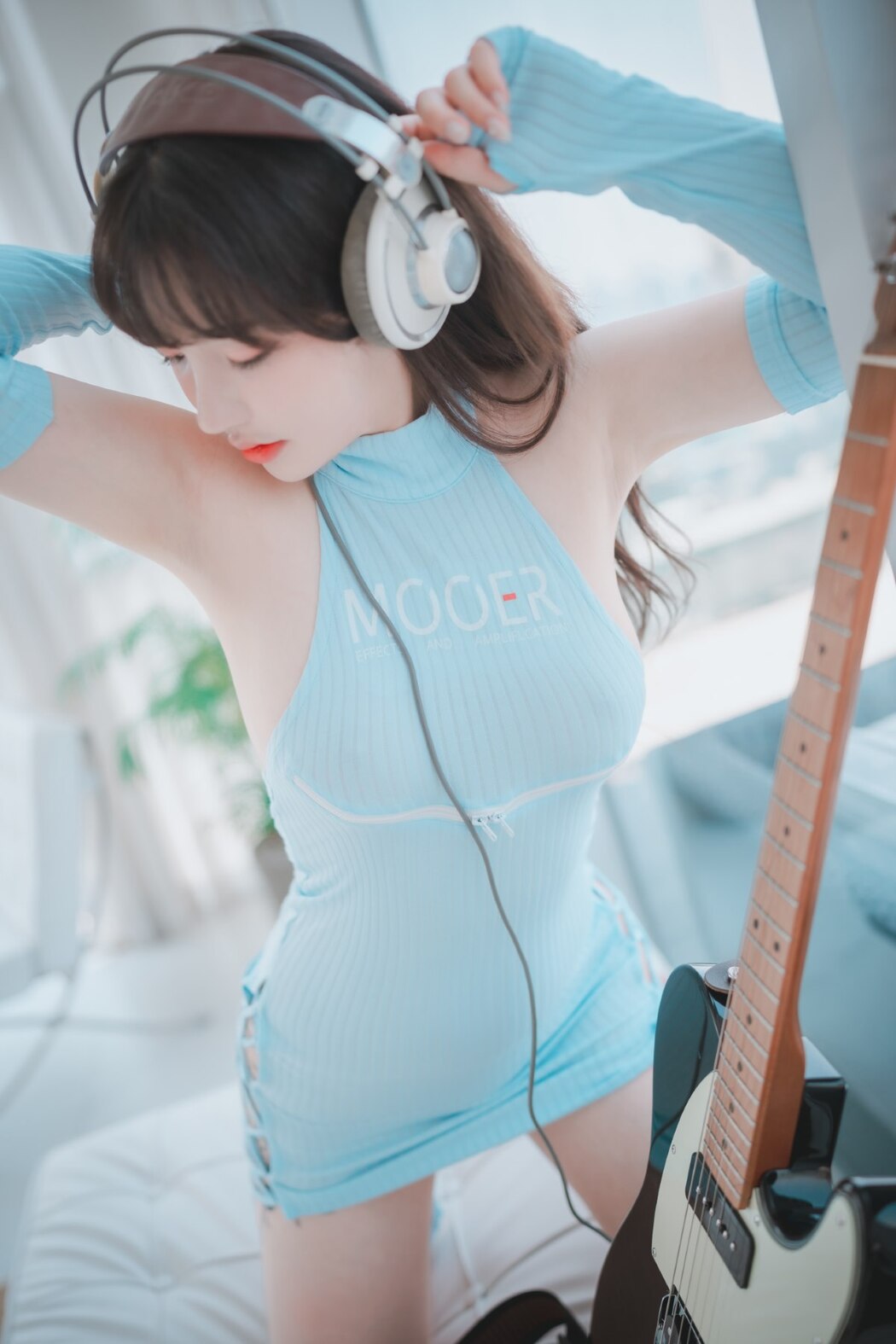 DJAWA Son Ye-Eun 손예은 – Ms. Slowhand