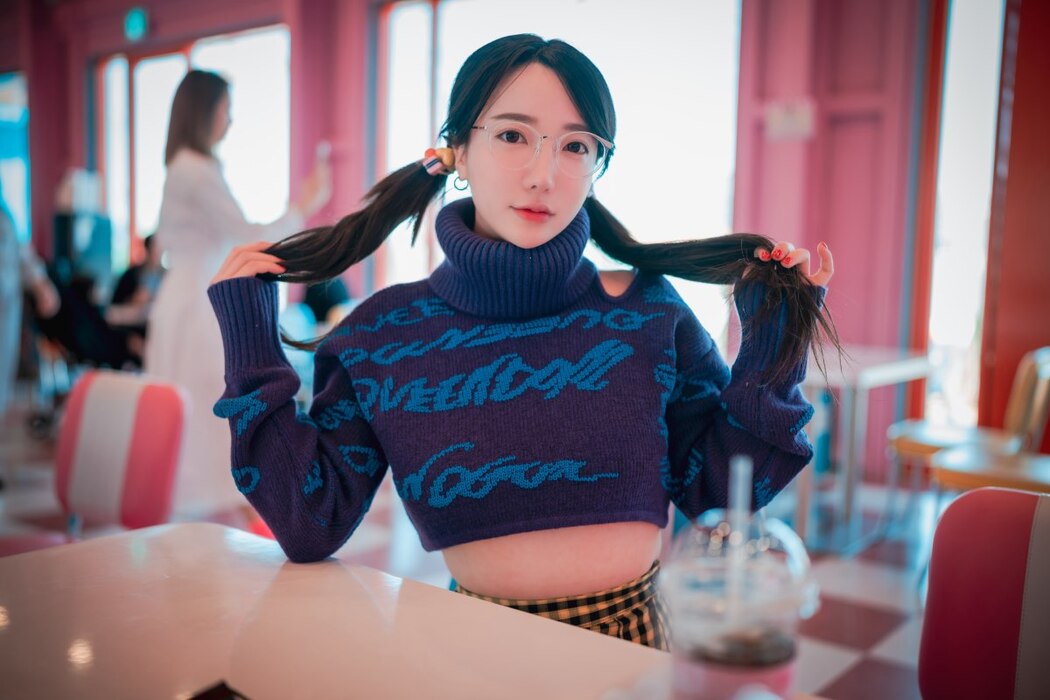 DJAWA Son Ye-Eun 손예은 – Early Spring Walk In March Vol.2 S.Ver B