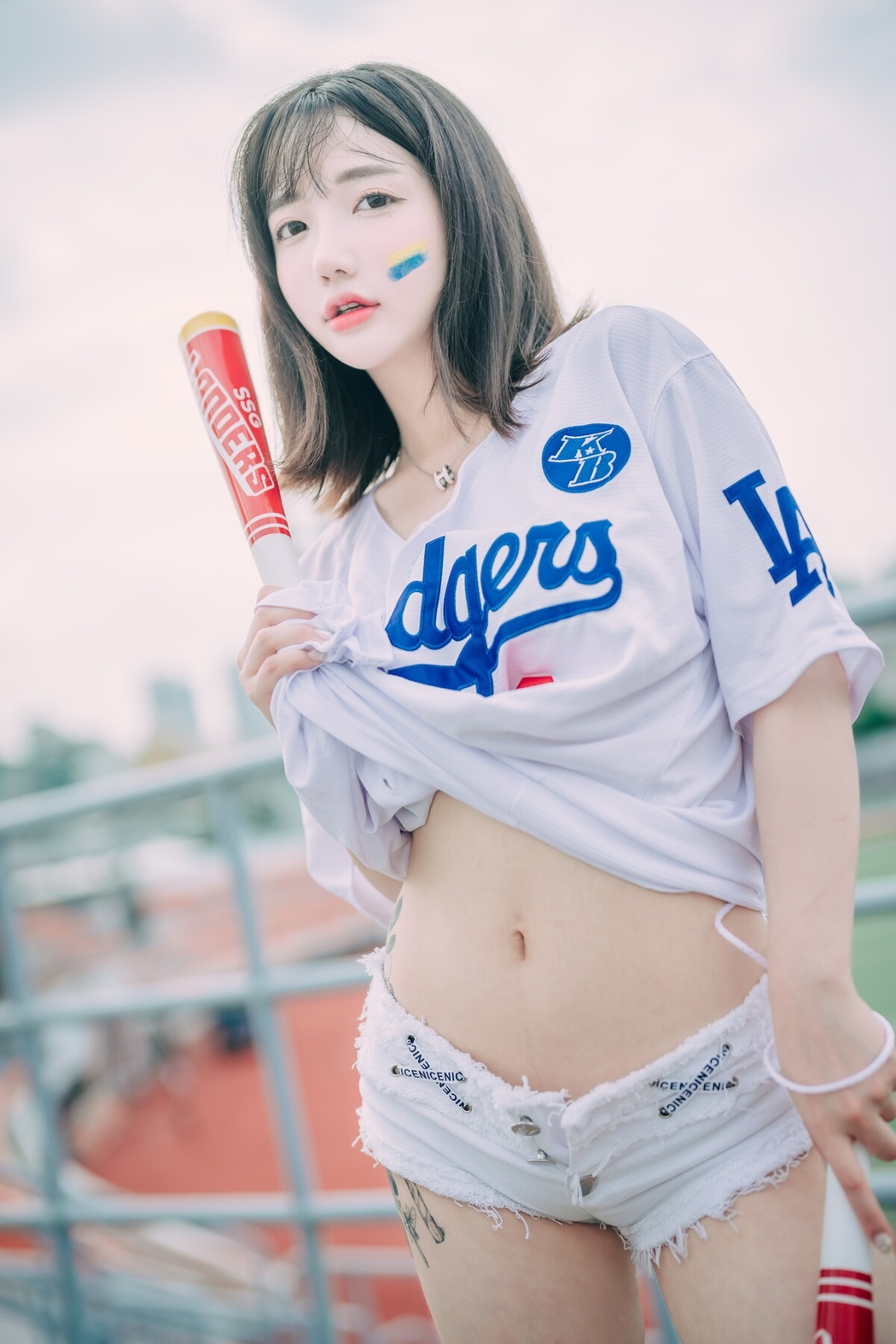 DJAWA Son Ye-Eun 손예은 – Cheer Up In The Summer B