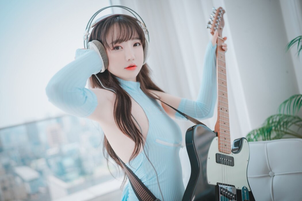 DJAWA Son Ye-Eun 손예은 – Ms. Slowhand