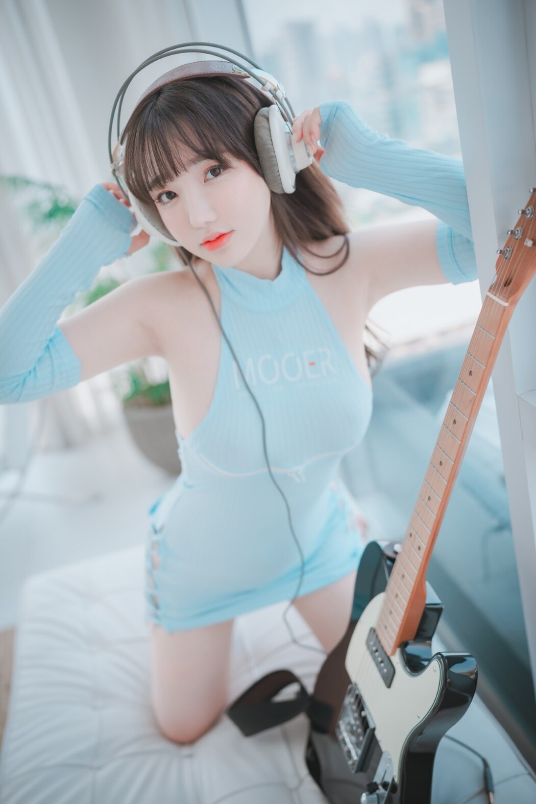 DJAWA Son Ye-Eun 손예은 – Ms. Slowhand