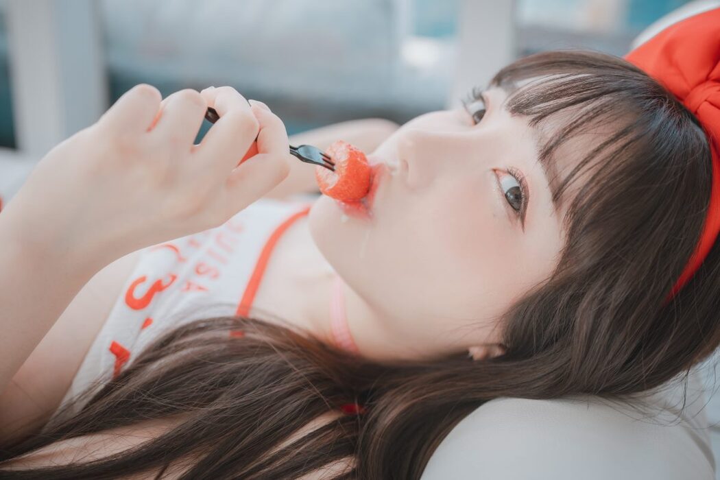 DJAWA Son Ye-Eun 손예은 Strawbeery Girl
