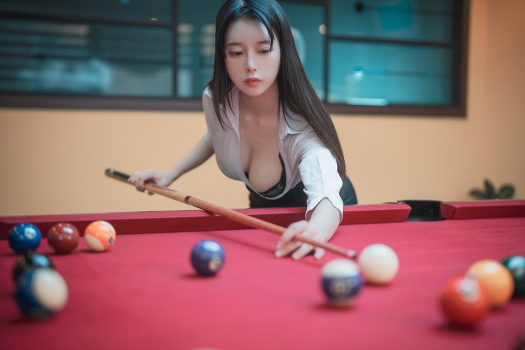 DJAWA ZziZzi – Billiards Girl Office Look