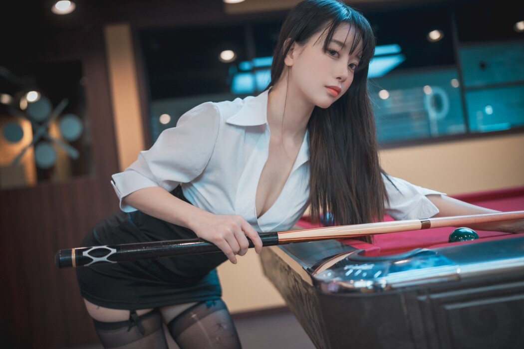 DJAWA ZziZzi – Billiards Girl Office Look