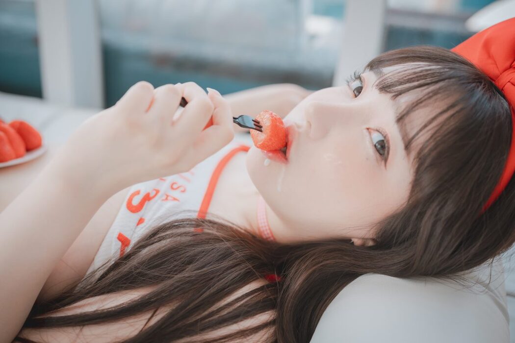 DJAWA Son Ye-Eun 손예은 Strawbeery Girl